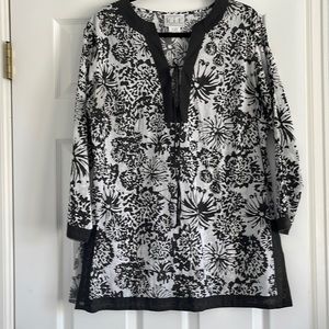 K.I.T. Keep it trendy tunic. Like new.